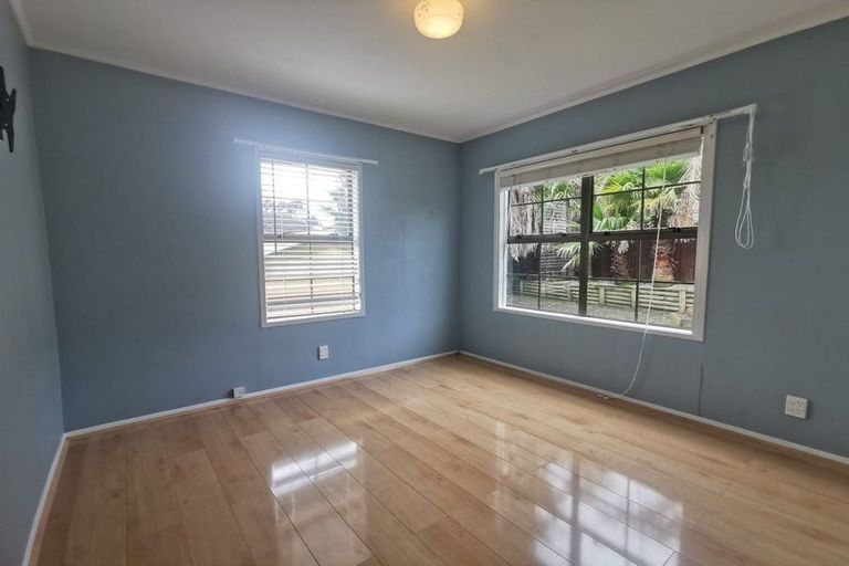 Photo of property in 17 Palmetto Place, Goodwood Heights, Auckland, 2105