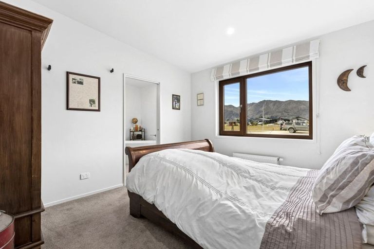 Photo of property in 185 Burdon Loop, Lake Hawea, 9382