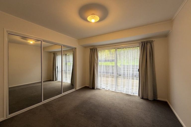 Photo of property in 5 Westra View, Tawa, Wellington, 5028