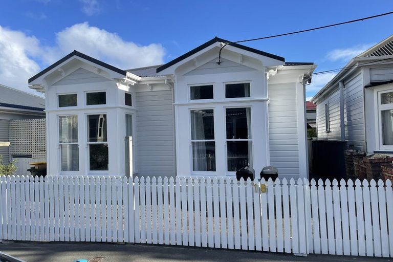 Photo of property in 18 Porritt Avenue, Mount Victoria, Wellington, 6011