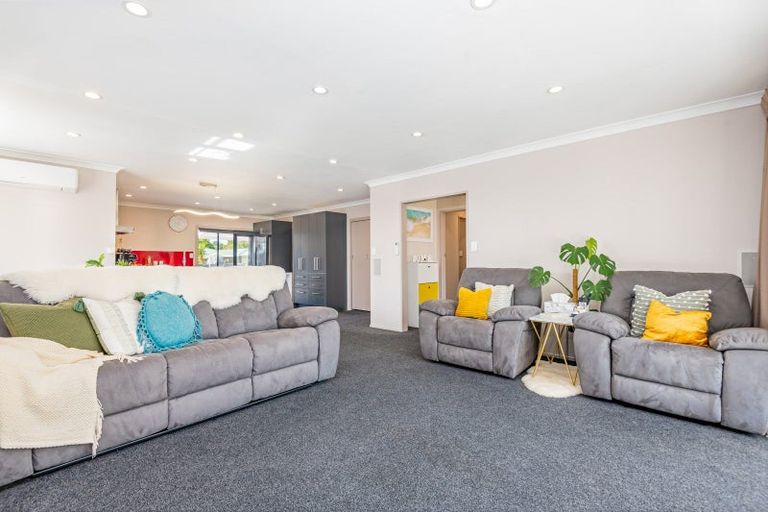 Photo of property in 134 Ruamahanga Crescent, Terrace End, Palmerston North, 4410