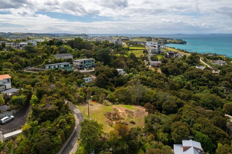 Photo of property in 81 Roberts Road, Matakatia, Whangaparaoa, 0930