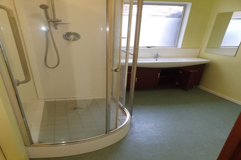 Photo of property in 15 Jenelin Road, Glendene, Auckland, 0602