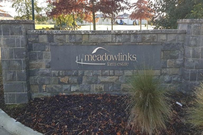 Photo of property in 18 Meadowlinks Lane, Pleasant Point, 7974