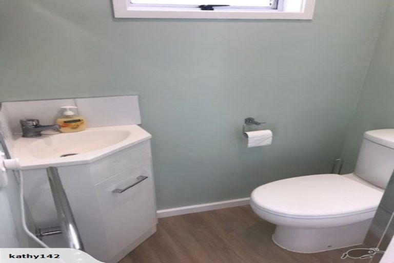 Photo of property in 69 Kiwi Esplanade, Mangere Bridge, Auckland, 2022