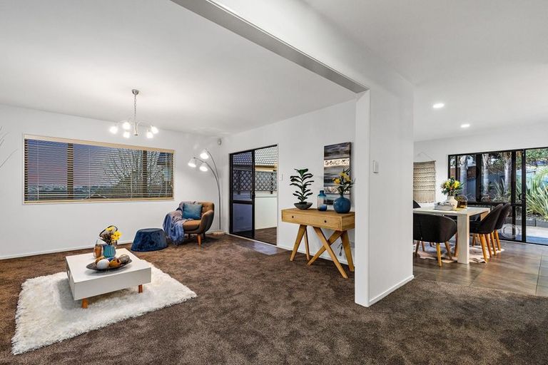 Photo of property in 23 Kerlin Crescent, West Harbour, Auckland, 0618