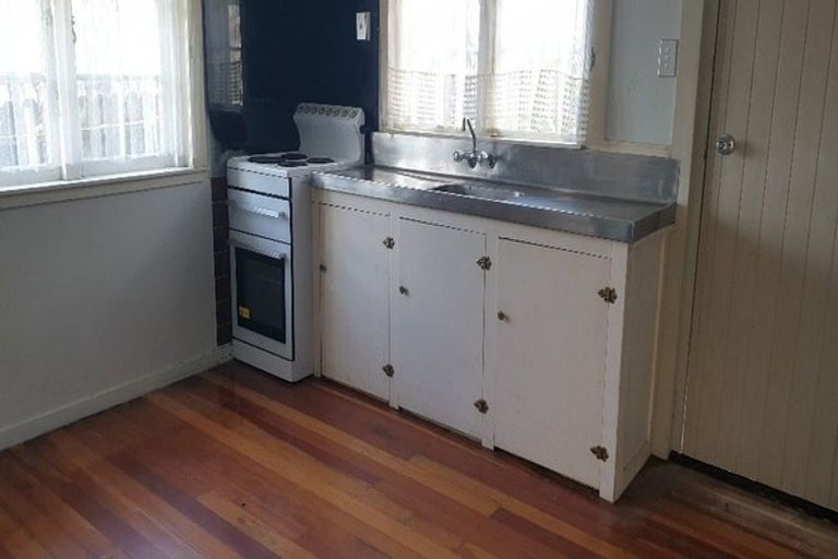 Photo of property in 119 Mcleod Road, Te Atatu South, Auckland, 0610