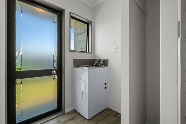 Photo of property in 2/4 Laurie Avenue, Papakura, 2110