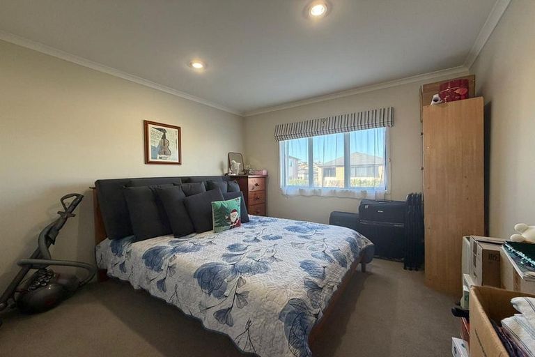 Photo of property in 129 Fernhill Way, Oteha, Auckland, 0632