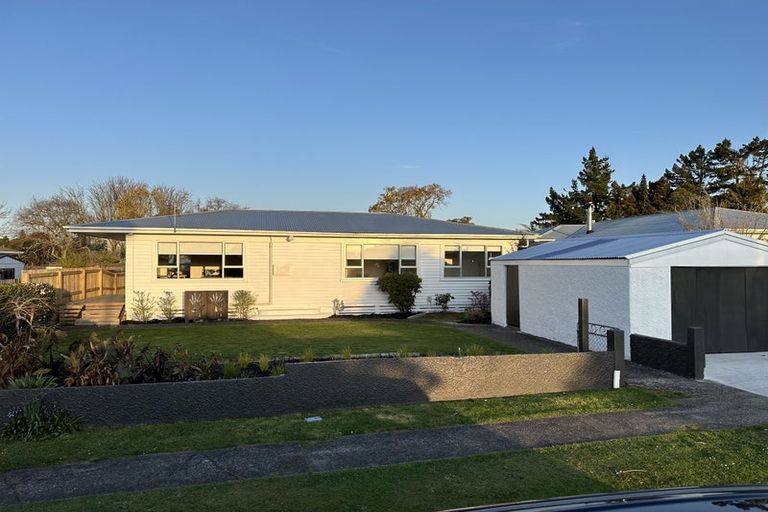 Photo of property in 5 Nikau Street, Inglewood, 4330