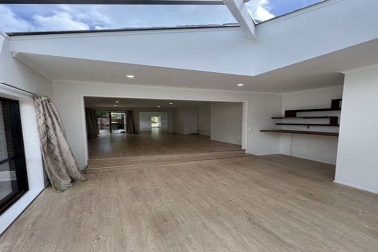 Photo of property in 16 Loloma Drive, Half Moon Bay, Auckland, 2012