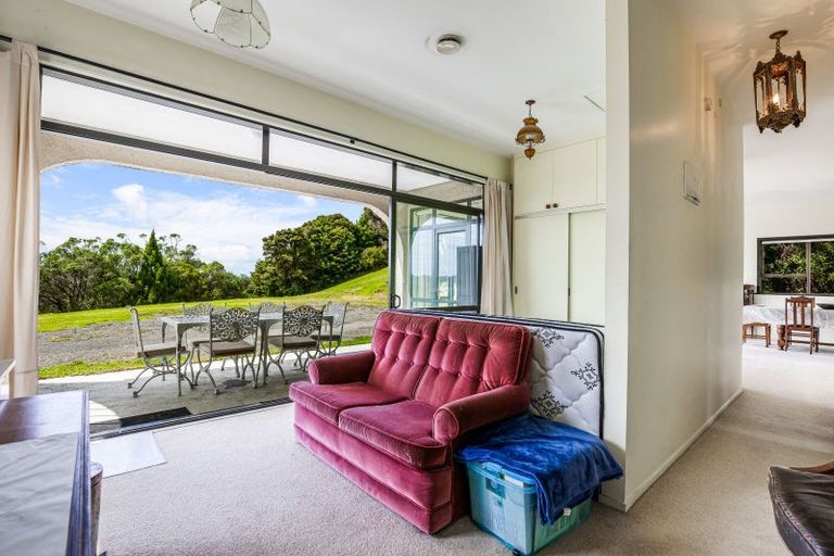 Photo of property in 11 Buckleys Track, Paremoremo, Auckland, 0632