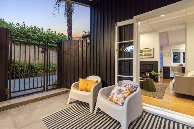 Photo of property in 194b Queen Street, Northcote Point, Auckland, 0627