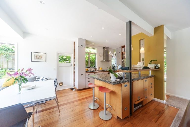 Photo of property in 21 Nevay Road, Miramar, Wellington, 6022