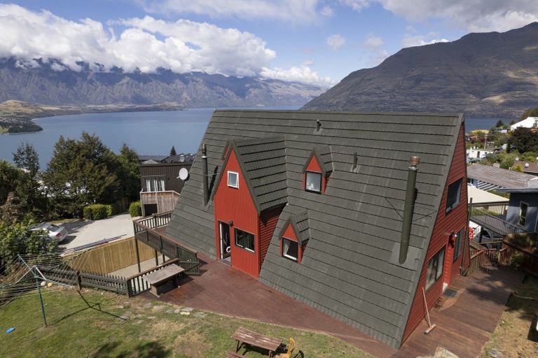 Photo of property in 40 Avalon Crescent, Fernhill, Queenstown, 9300