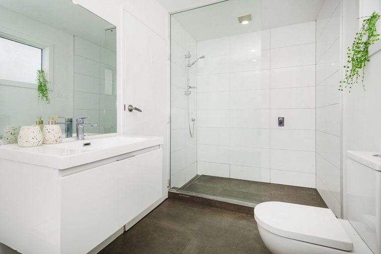 Photo of property in 2 Bell Street, Tawa, Wellington, 5028