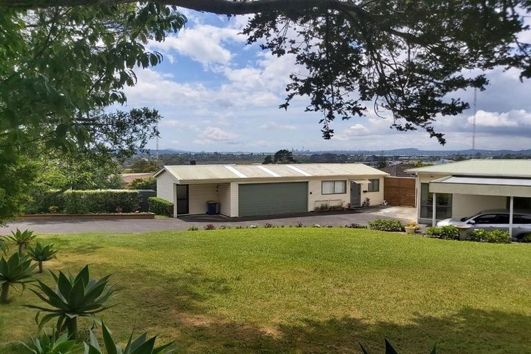 Photo of property in 40 Waimumu Road, Massey, Auckland, 0614