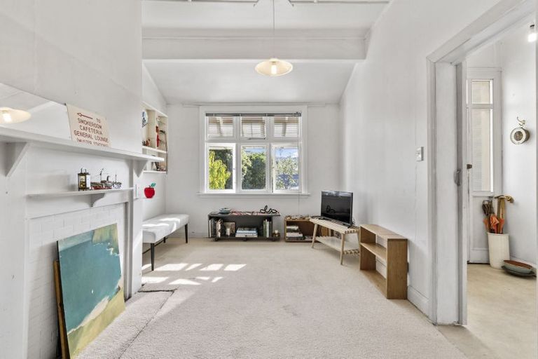 Photo of property in 1 Moir Street, Mount Victoria, Wellington, 6011