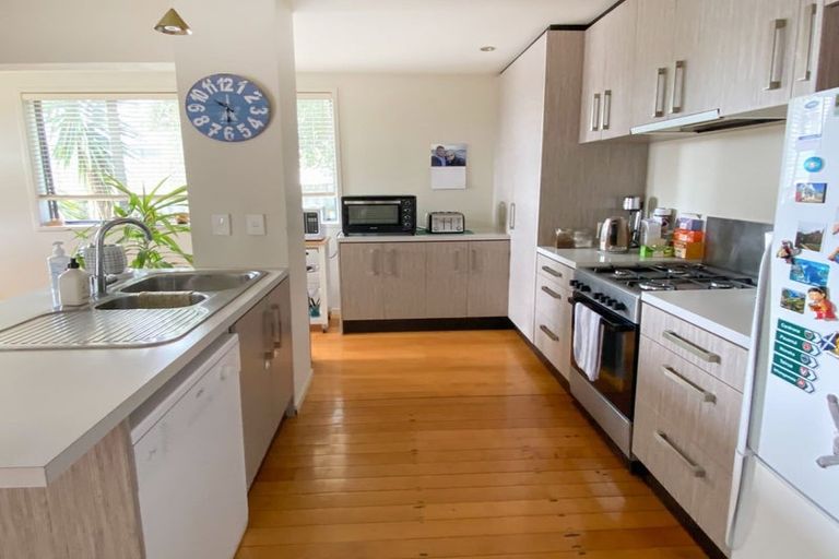 Photo of property in 632 Beach Road, Browns Bay, Auckland, 0630