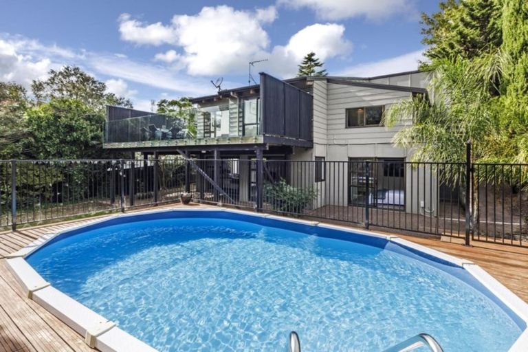 Photo of property in 19 Tiri View Place, Waiake, Auckland, 0630