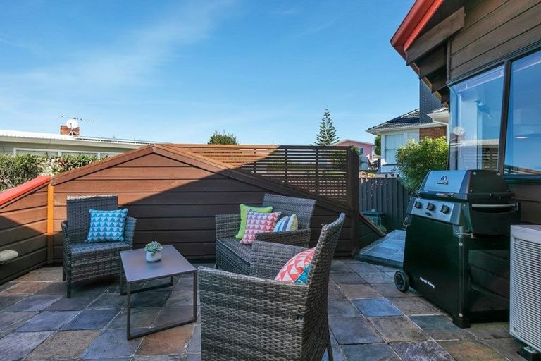 Photo of property in 1/70 Ocean View Road, Northcote, Auckland, 0627