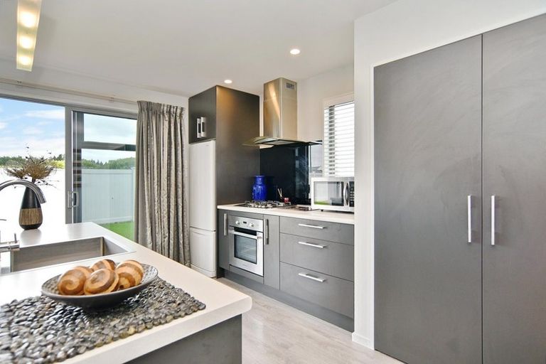 Photo of property in 100 Broadhaven Avenue, Parklands, Christchurch, 8083