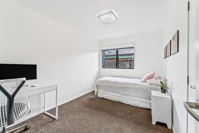 Photo of property in 70b Gledstane Road, Stanmore Bay, Whangaparaoa, 0932