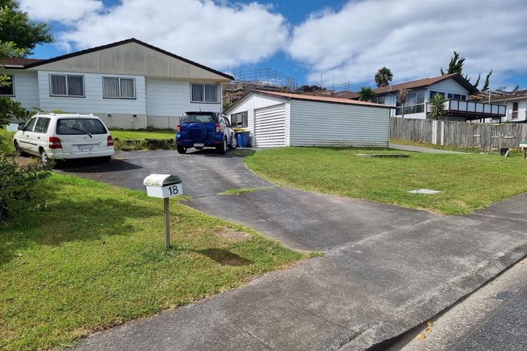 Photo of property in 18 Athena Drive, Totara Vale, Auckland, 0629