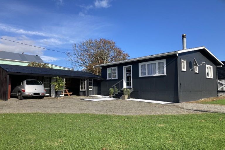 Photo of property in 3 Whakapaki Street, Urenui, 4375