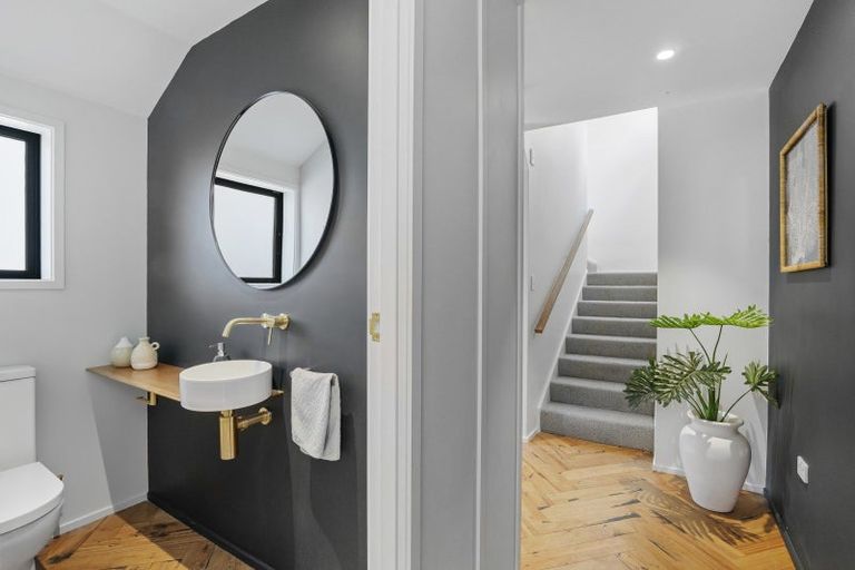 Photo of property in 17 Kingham Place, Avonhead, Christchurch, 8042