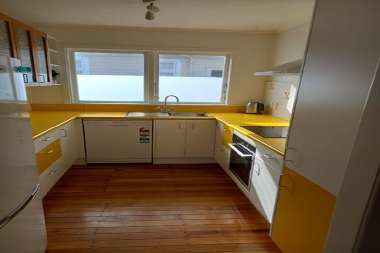 Photo of property in 1/15 Apu Crescent, Lyall Bay, Wellington, 6022
