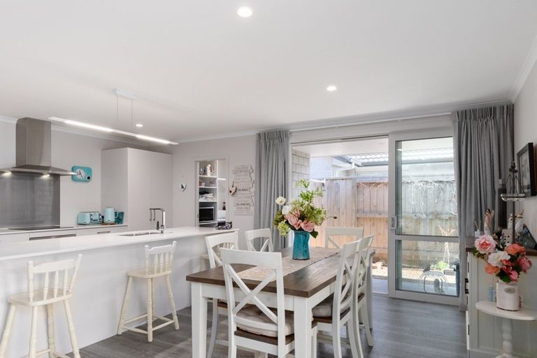 Photo of property in 124 Puhirake Crescent, Pyes Pa, Tauranga, 3112