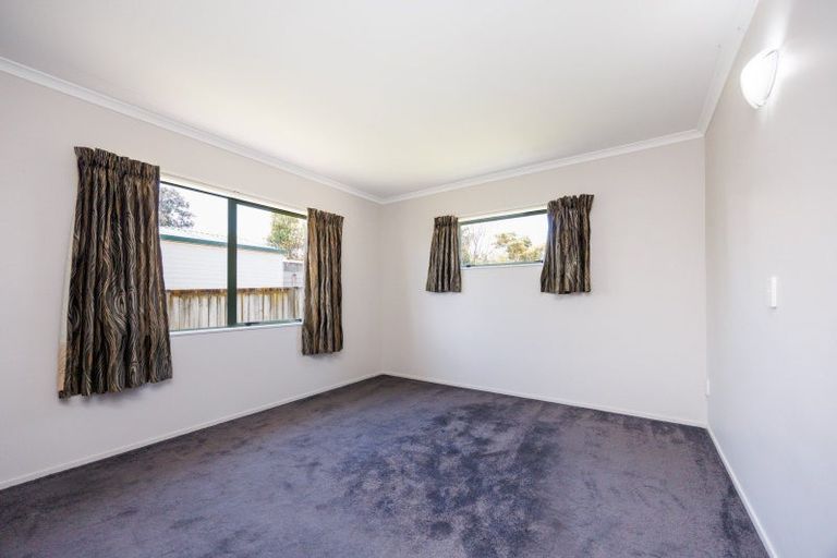 Photo of property in 24 Lydia Place, Kelvin Grove, Palmerston North, 4414
