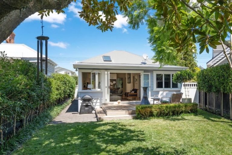 Photo of property in 6 Beaconsfield Street, Devonport, Auckland, 0624