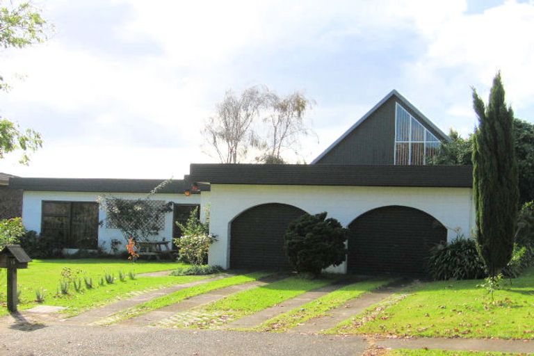 Photo of property in 15 Sikkim Crescent, Clover Park, Auckland, 2019