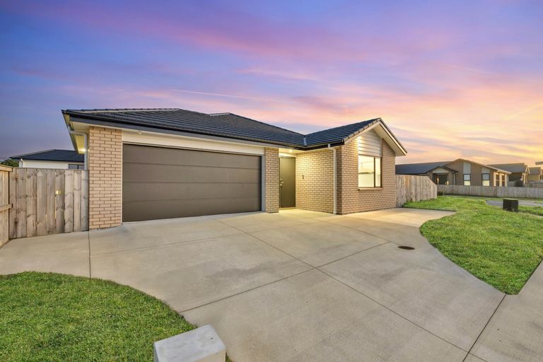 Photo of property in 5 Booker Drive, Tuakau, 2121