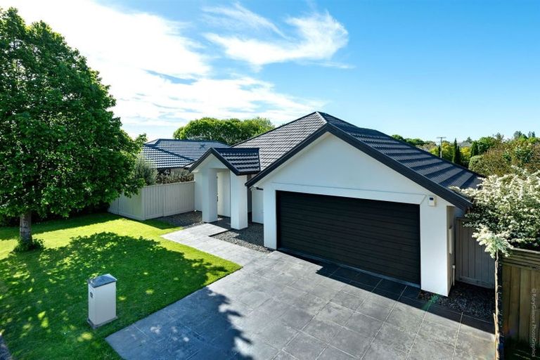 Photo of property in 12 Sheraton Place, Redwood, Christchurch, 8051