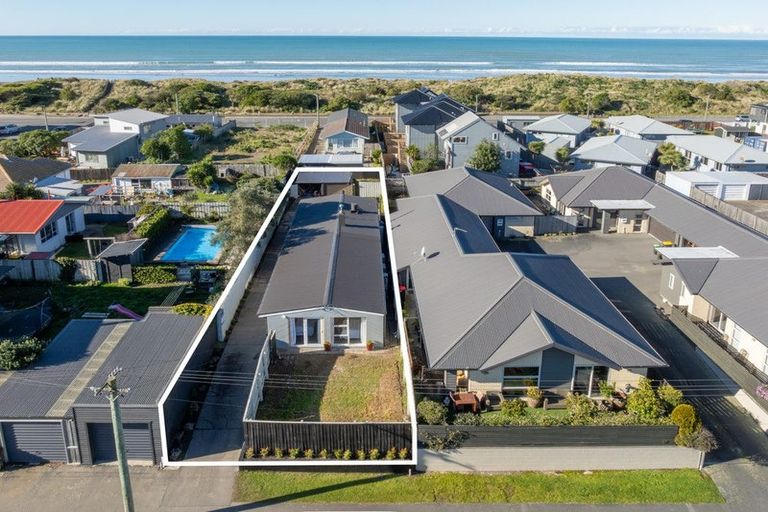 Photo of property in 1/59 Oram Avenue, New Brighton, Christchurch, 8061