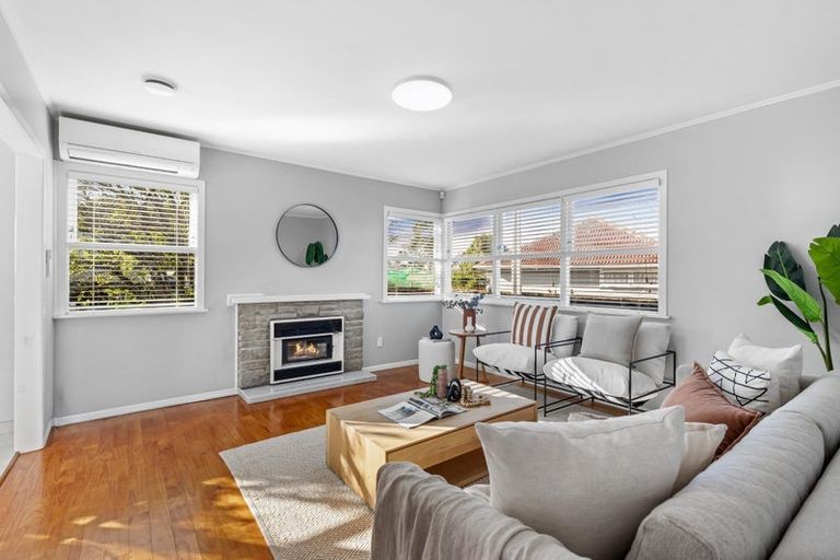 Photo of property in 1/86 Tirimoana Road, Te Atatu South, Auckland, 0602