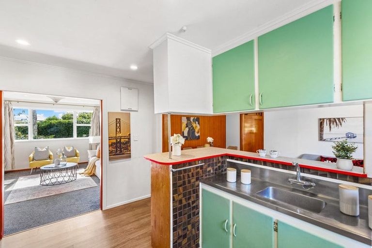 Photo of property in 1 Normandy Place, Henderson, Auckland, 0610