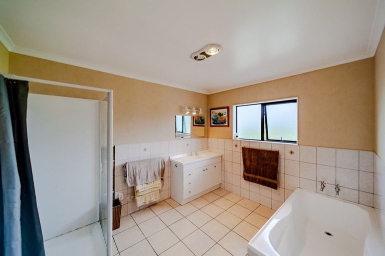 Photo of property in 28 Pourerere Road, Waipawa, 4271