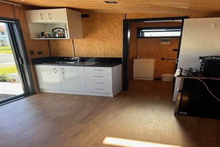 Photo of property in 12 Arohia Place, Snells Beach, 0920