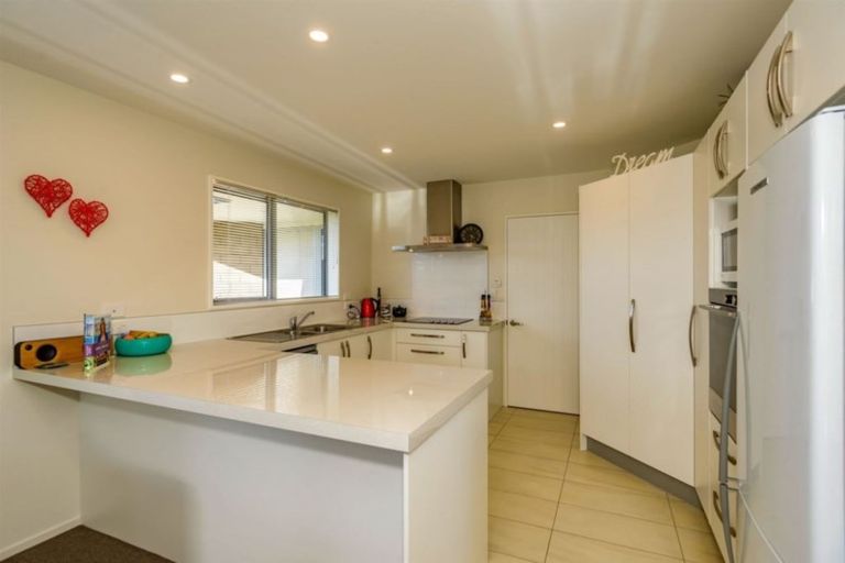 Photo of property in 94 Bradwell Crescent, Halswell, Christchurch, 8025