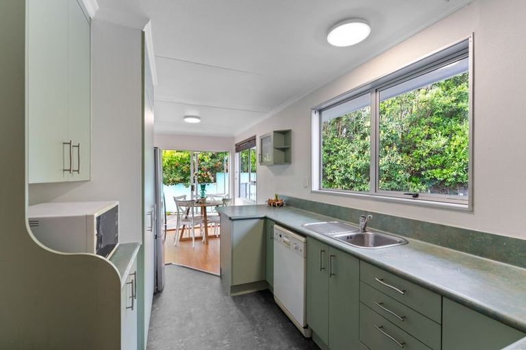 Photo of property in 6 Lindale Grove, Waikanae Beach, Waikanae, 5036