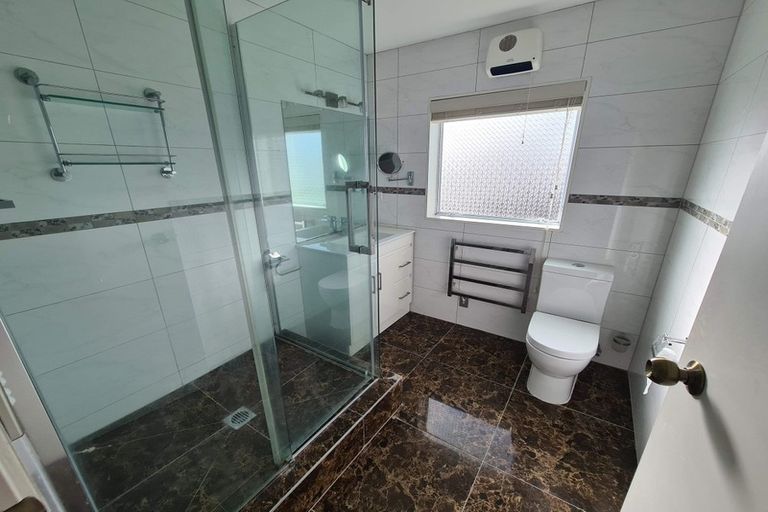 Photo of property in 29 Petrel Place, Massey, Auckland, 0614