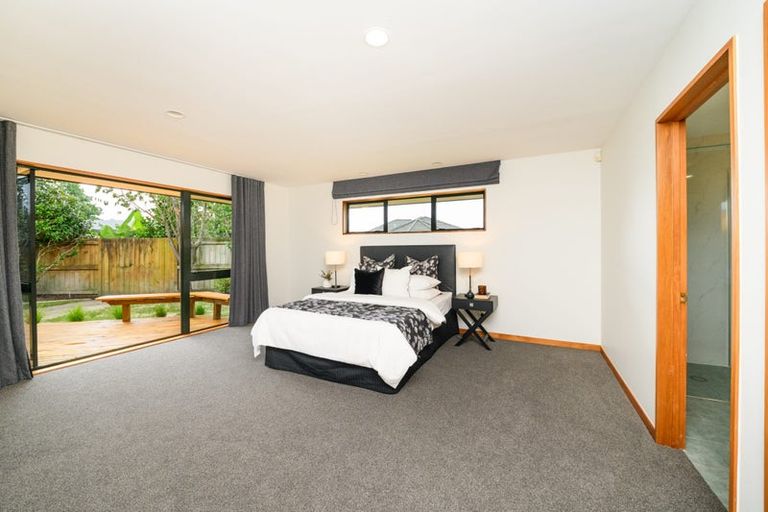 Photo of property in 16 Rothesay Place, Highbury, Palmerston North, 4412