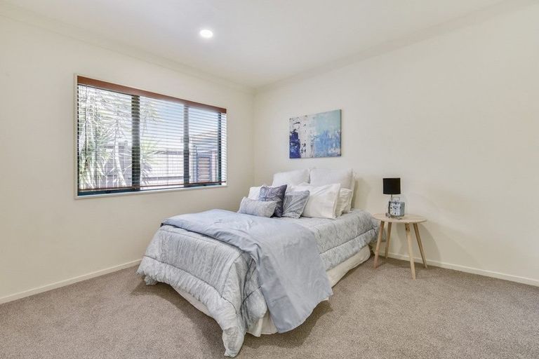 Photo of property in 70 Mt Lebanon Crescent, The Gardens, Auckland, 2105