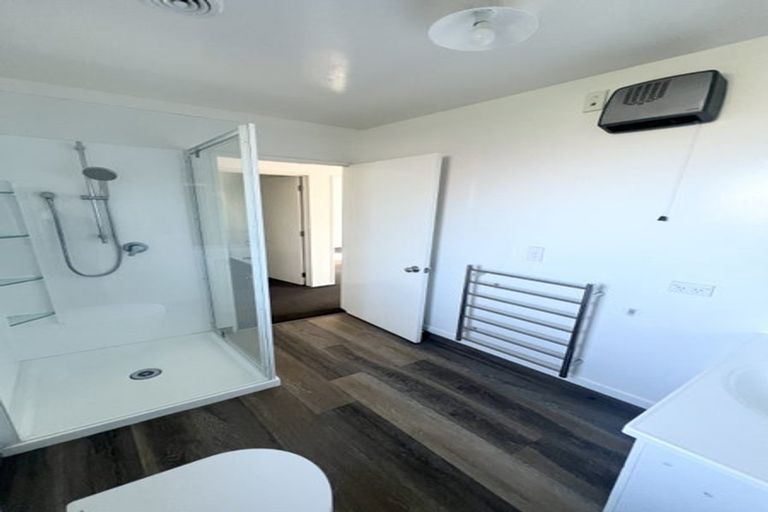 Photo of property in 17b Picton Avenue, Riccarton, Christchurch, 8011