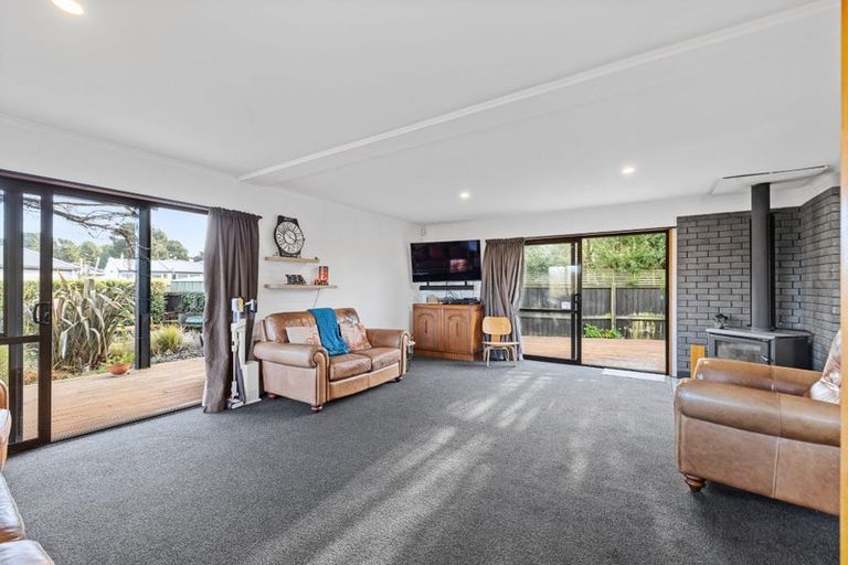 Photo of property in 11a Pinaster Place, Parklands, Christchurch, 8083