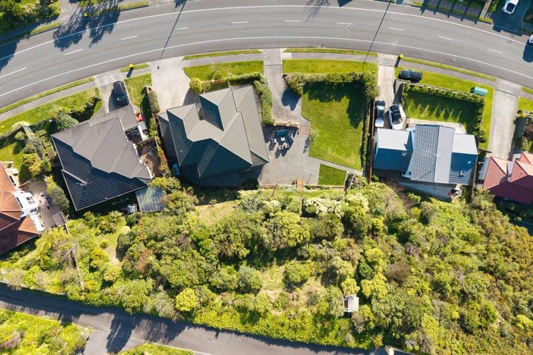 Photo of property in 117 Woodman Drive, Tawa, Wellington, 5028